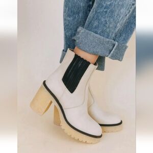NEW Free People James Chelsea Bone Boots Leather Cushioned Size 9 Lug Soles